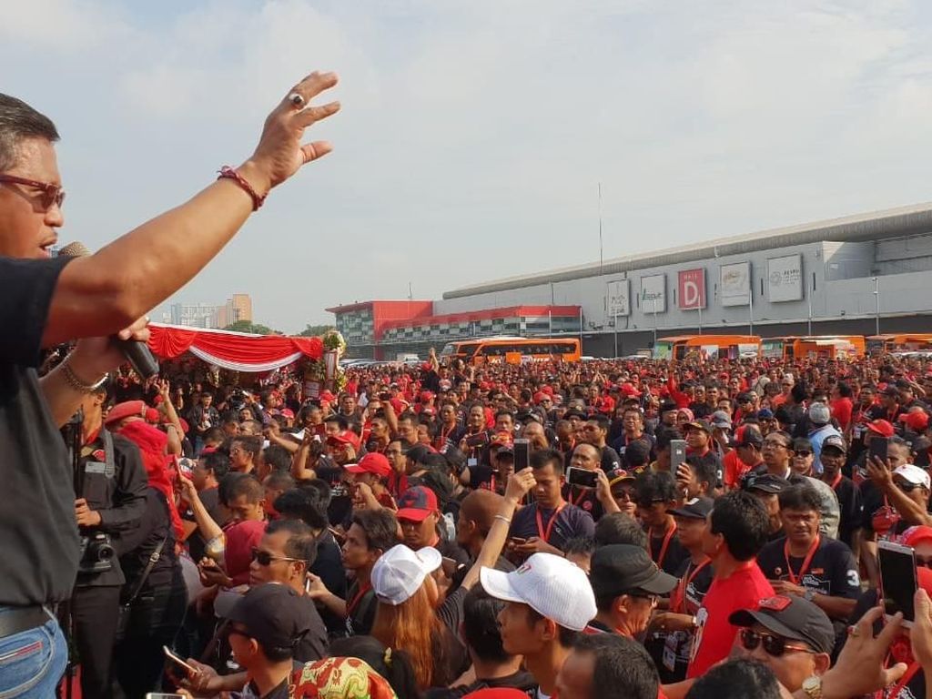 Rakornas Hari Kedua, Kader PDIP Senam dan Flashmob Jokowi Sekali Lagi