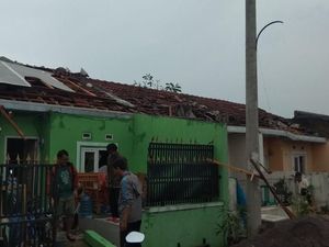 Ratusan Rumah Rusak Akibat Puting Beliung di Rancaekek