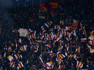 Antara Michela, Totti, dan AS Roma: Kisah Cinta Fans Tunanetra