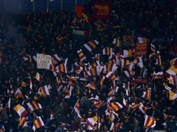 Antara Michela, Totti, dan AS Roma: Kisah Cinta Fans Tunanetra
