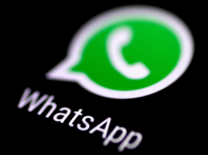 Ilustrasi WhatsApp FILE PHOTO: The WhatsApp messaging application is seen on a phone screen August 3, 2017. REUTERS/Thomas White/File Photo