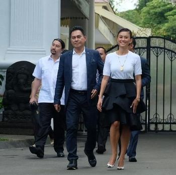 Penampilan Agnez Mo saat bertemu Jokowi