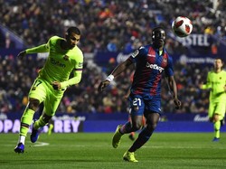 Jeison Murillo untuk pertama kalinya diturunkan usai didatangkan dari Valencia. Namun debutnya tak berjalan baik. Foto: David Ramos/Getty Images