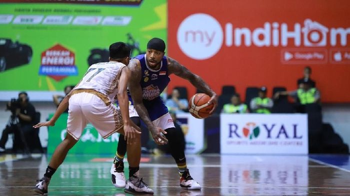 Jamarr Andre Johnson, pemain Satria Muda saat mengalahkan Bima Sakti Yogyakarta (dok. IBL)