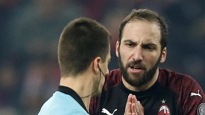 Gonzalo Higuain tetap penting untuk AC Milan meski tengah tampil buruk (Costas Baltas/REUTERS) Gonzalo Higuain tetap penting untuk AC Milan meski tengah tampil buruk (Costas Baltas/REUTERS)