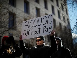 Ratusan Pegawai Federal AS Demo di Gedung Putih: Kami Ingin Gaji Kami!