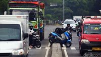 Aksi Nekat Pemotor Hindari Razia
