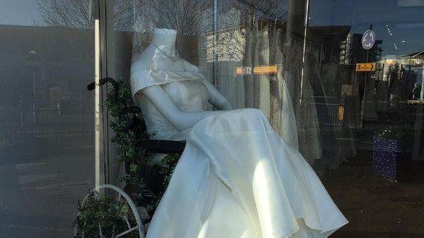 Foto: Pamerkan Maneken Berkursi Roda, Butik Gaun Pengantin Tuai Pujian