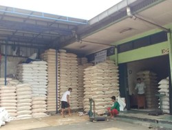 Beras Medium di Cipinang Dijual Rp 8.500-11.500/Kg