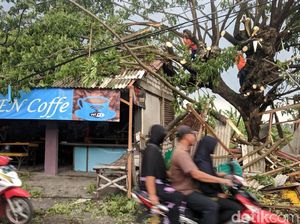 Puting Beliung Terjang Glagah Lamongan