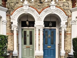 Sudah Tahu Perbedaan dan Fungsi Kenop dan Handle Pintu? Ini Jawabannya