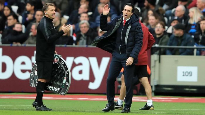 Ekspresi manajer Arsenal Unai Emer (kanan) saat menghadapi West Ham United. Arsenal kalah 0-1 di laga itu, Sabtu (12/1/2019). (Foto: Marc Atkins/Getty Images) Ekspresi manajer Arsenal Unai Emer (kanan) saat menghadapi West Ham United. Arsenal kalah 0-1 di laga itu, Sabtu (12/1/2019). (Foto: Marc Atkins/Getty Images)