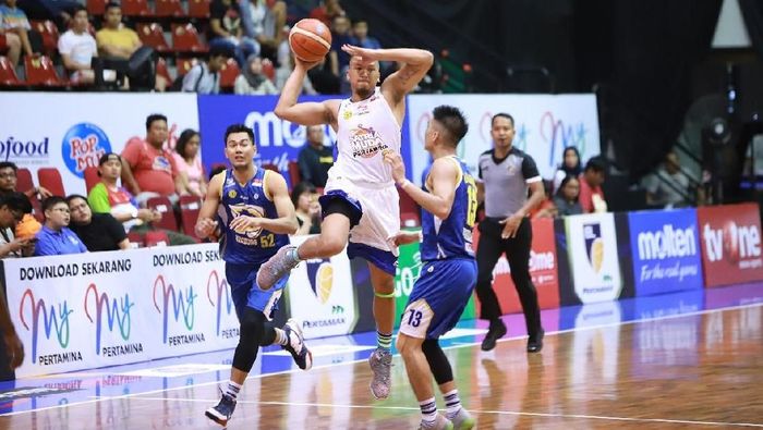 Arki Dikania Wisnu ketika Satria Muda menghadapi Prawira Bandung, Jumat (11/1/2019) dalam lanjutan IBL 2018/2019. (dok. IBL)