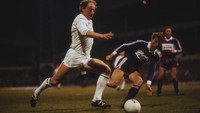 Alan Brazil pernah memperkuat Spurs pada 1983/1984. Selepas itu, eks pemain Skotlandia itu membela MU selama dua musim. (Foto: Trevor Jones/Getty Images)