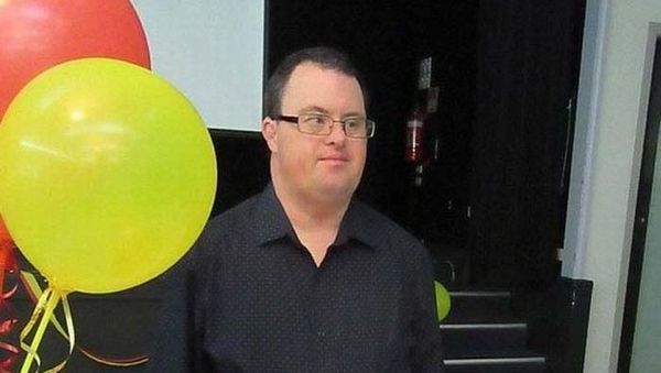Pekerja Down Syndrome Ini Akhirnya Pensiun Dari McDonald