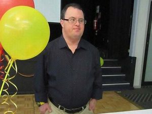 Pekerja Down Syndrome Ini Akhirnya Pensiun Dari McDonald Pekerja Down Syndrome Ini Akhirnya Pensiun Dari McDonald