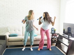 Speaker dengan 2 Mic Input Bikin Karaokean di Rumah Lebih Seru