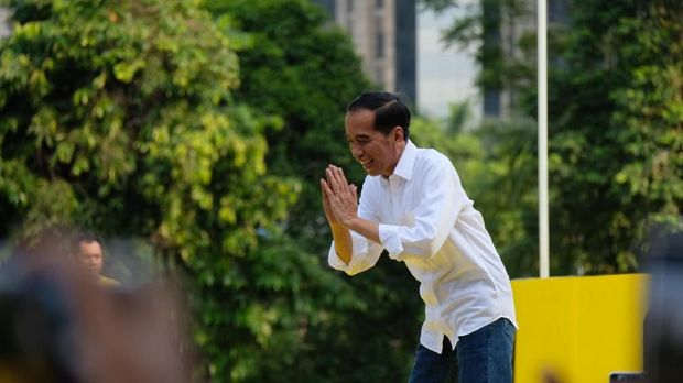 Jokowi disambut meriah oleh para peserta.