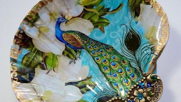 Perajin AS Poles Kulit Kerang Jadi Cantik, Ini Hasilnya