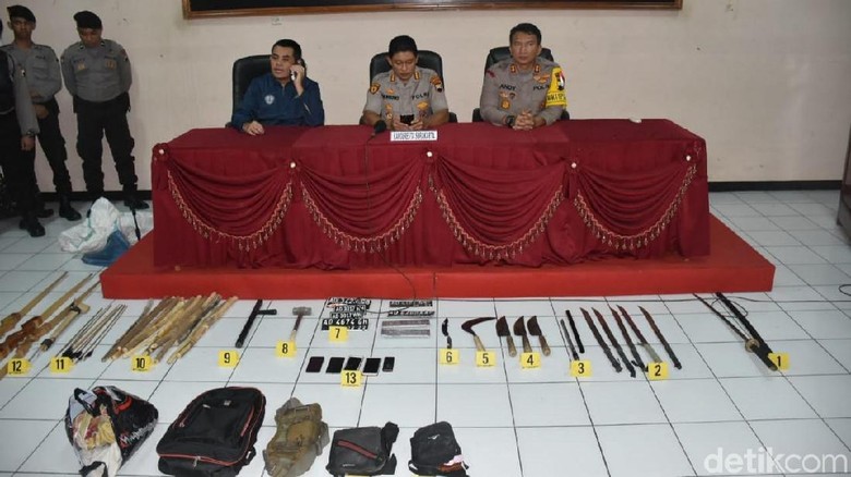 Penampakan Senjata Sitaan Polisi dari Para Pelaku Bentrok di Solo