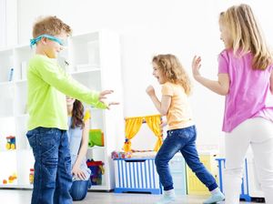 Bunda, Pahami Bahaya Bird Box Challenge yang Viral di Kalangan Anak