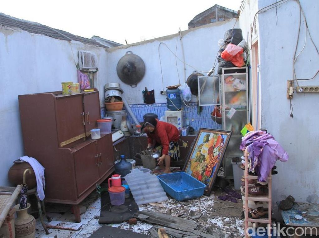 Detik-detik Puting Beliung Luluhlantakkan Ratusan Rumah di Rancaekek Detik-detik Puting Beliung Luluhlantakkan Ratusan Rumah di Rancaekek