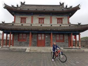 Bersepeda di Tembok Pertahanan Militer Terbesar Dunia Bersepeda di Tembok Pertahanan Militer Terbesar Dunia