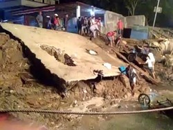 Dermaga Bongkar-Muat Ikan di TPI Pusong Lhokseumawe Ambruk