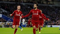 Mohamed Salah mengeksekusi penalti itu dengan sempurna sekaligus membawa Liverpool memimpin 1-0. Itu adalah gol ke-14 Salah di Premier League musim ini. (Paul Childs/Action Images via Reuters)