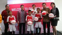 SSB di Medan Terima Sumbangan 100 Bola