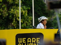 Naik Sepeda, Jokowi Hadiri Deklarasi Alumni Sejumlah Universitas