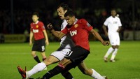 Bek kiri, Zeki Fryers, pernah semusim membela MU setelaj dipromosikan pada 2011. Cuma dua laga, dia lalu pindah-pindah klub. Dia berlabuh ke Tottenham pada 2013/2014, cuma semusim di sana. (Foto: Ian Walton/Getty Images)