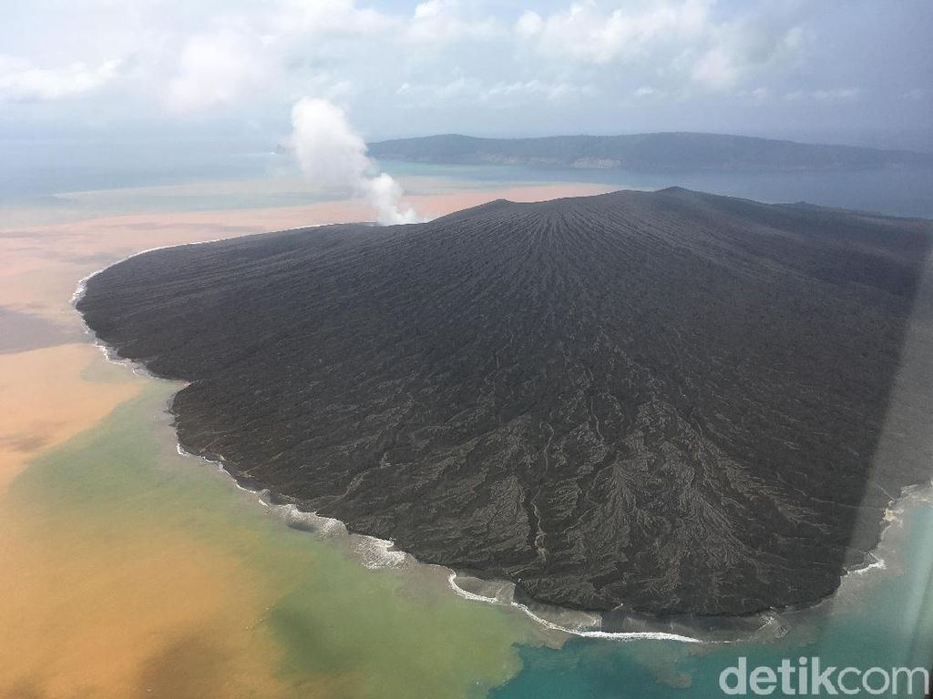 Gunung Anak Krakatau Erupsi, Tinggi Kolom Abu Capai 300 Meter Gunung Anak Krakatau Erupsi, Tinggi Kolom Abu Capai 300 Meter