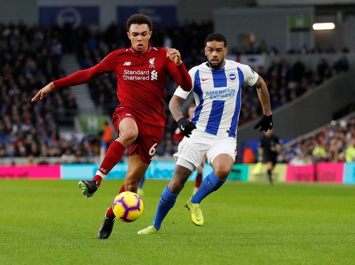 Soccer Football - Premier League - Brighton & Hove Albion v Liverpool - The American Express Community Stadium, Brighton, Britain - January 12, 2019  Liverpools Trent Alexander-Arnold in action with Brightons Jurgen Locadia   Action Images via Reuters/Paul Childs  EDITORIAL USE ONLY. No use with unauthorized audio, video, data, fixture lists, club/league logos or 