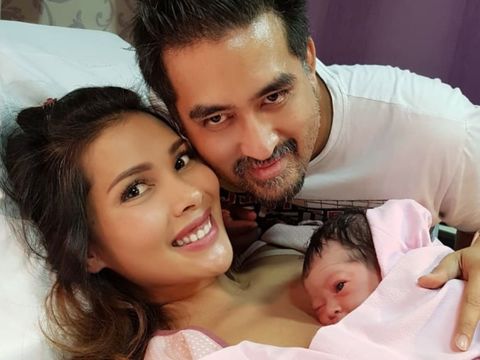Nadia Mulya melahirkan anak keempat/ 