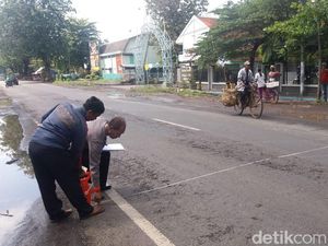 Bus Tabrak Motor, Suami dan Anak Selamat, Istri Tewas