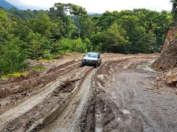 Jalan Trans Papua Amburadul Gara-gara Cuaca Buruk