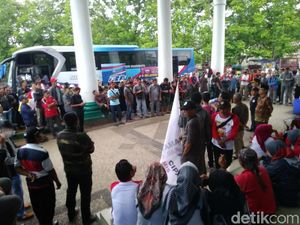 Tagih Janji Jokowi, 1.850 Perangkat Desa Ciamis Pergi ke Jakarta