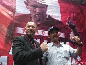 Resmi, Dejan Antonic Latih Madura United