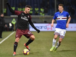Lini depan Milan yang diisi Patrick Cutrone (kiri) kesulitan membongkar pertahanan Sampdoria. (Foto: Paolo Rattini/Getty Images)