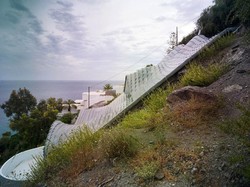 Bangun Rumah di Tanah Miring: Metode dan Keunggulannya