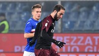 Gonzalo Higuain, yang dirumorkan ingin hengkang, juga tak bertaji di laga melawan Sampdoria. Penyerang Argentina itu mendapat pengawalan ketat dari para pemain Il Doria. (Foto: Paolo Rattini/Getty Images)