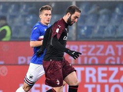 Gonzalo Higuain, yang dirumorkan ingin hengkang, juga tak bertaji di laga melawan Sampdoria. Penyerang Argentina itu mendapat pengawalan ketat dari para pemain Il Doria. (Foto: Paolo Rattini/Getty Images)
