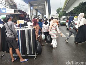 Satpol PP akan Tegas ke PKL Bandel yang Jualan di Kolong Skybridge Satpol PP akan Tegas ke PKL Bandel yang Jualan di Kolong Skybridge