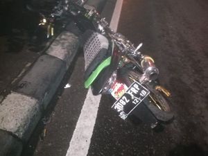 Kendaraan Penyapu Jalan dan Motor Terlibat Kecelakaan di Jakbar