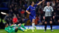 Pedro Rodriguez membuat satu gol saat Chelsea menang 2-1 atas Newcastle United. Gol cantik Pedro dibuat usai memaksimalkan umpan David Luiz. (Eddie Keogh/Reuters)