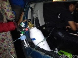 Terjepit 6 Jam Sopir City Car Berhasil Dievakuasi, Kondisinya Selamat