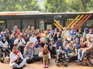 Kenalkan Aksesibilitas Sikap, Penyandang Disabilitas Kunjungi Museum Keramik
