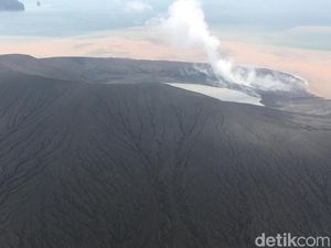 Status Gunung Anak Krakatau Turun, Warga Diminta Waspadai Potensi Erupsi Status Gunung Anak Krakatau Turun, Warga Diminta Waspadai Potensi Erupsi