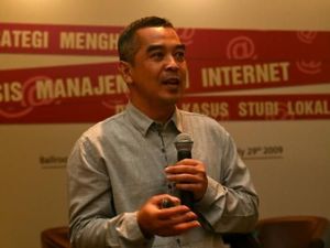 Mengenang Nukman Luthfie: Eat, Pray, Tweet Mengenang Nukman Luthfie: Eat, Pray, Tweet